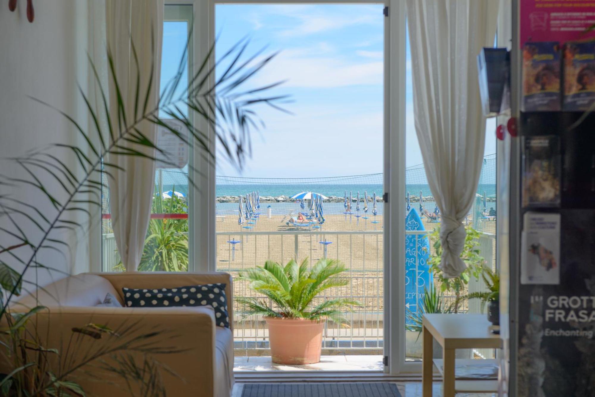 Nautic Beach Hotel Rimini Exterior photo